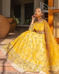 Yellow is just associated with mehndi as the sun is associated with brightness. DeemsFashion presents the bright yellow Pakistani mehndi outfit which laboriously begins with a blouse which is handsomely hand-rendered with silver and copper embroidery to make your day super duper bright. The boat shape neckline and full sleeves of this Pakistani mehndi outfit add to the breathtaking dream of the bride. It is paired up with a lehenga in the same colours which is adorned with floral motifs and bordered embroidery as well. Complete this Pakistani mehndi outfit with a dupatta in the same colour which is adorned with a four-sided embellished border and sequins sprayed all over.