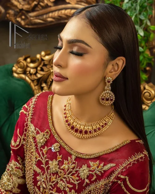 Maroon is the colour language to show bold and cuteness at the same time. DeemasFashion presents this Pakistani reception wear