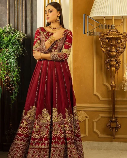 Maroon is the colour language to show bold and cuteness at the same time. DeemasFashion presents this Pakistani reception wear