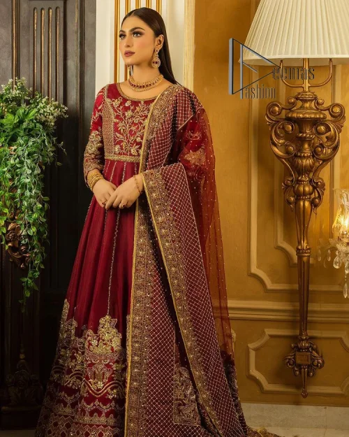 Maroon is the colour language to show bold and cuteness at the same time. DeemasFashion presents this Pakistani reception wear