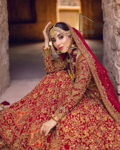 Happy is the bride the maroon shines on. Initiate this Pakistani reception outfit with a maroon heavy Anarkali which is