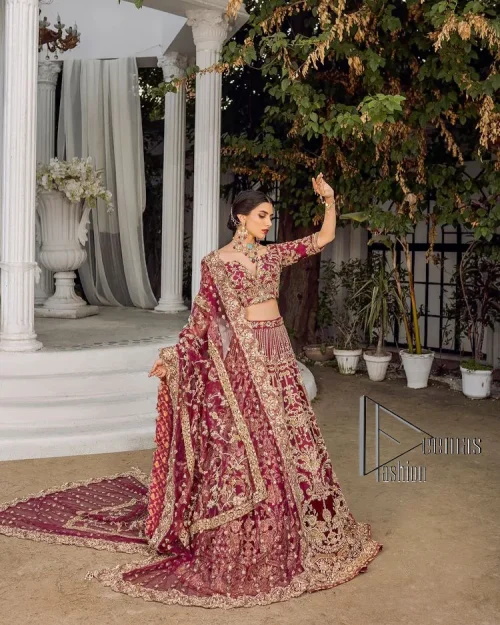 Make your day more lovely by wearing maroon colours. Maroon is just the star among all colours for the bride's