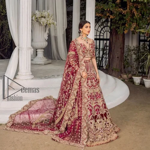 Make your day more lovely by wearing maroon colours. Maroon is just the star among all colours for the bride's