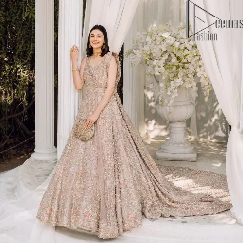 Boost your day with all about rose pink! Presenting the rose pink walima wear which begins with a heavy maxi