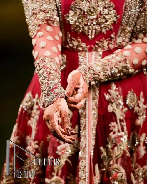 The magic of luxurious romantic silhouettes, giving out love and letting it come in. A maroon frilled maxi that is