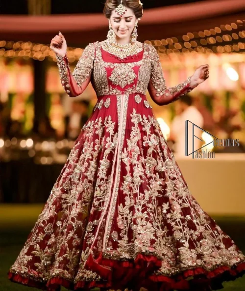 The magic of luxurious romantic silhouettes, giving out love and letting it come in. A maroon frilled maxi that is