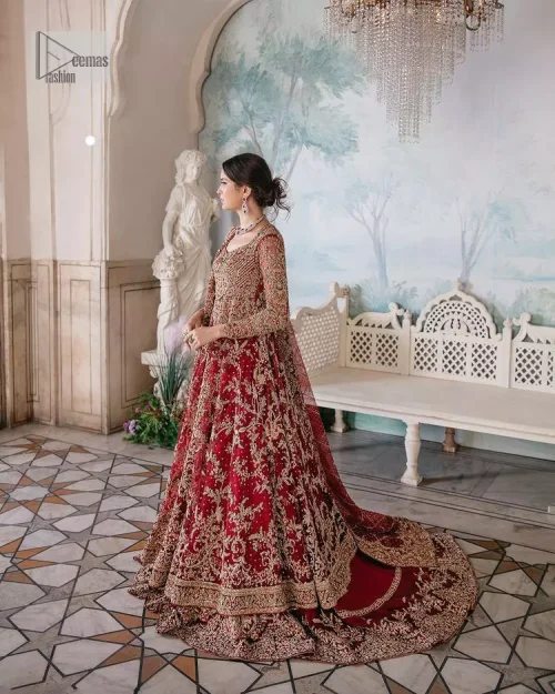 Bright and blissful! This ensemble is the epitome of grace. The maxi is fully emblazoned with tilla, dabka, kora, Kundan