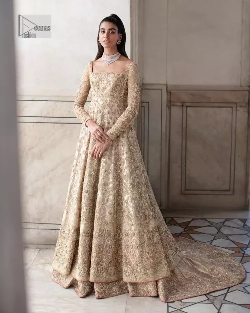 Ooze beauty and elegance in this simple yet amazing ensemble. This walima outfit in the off-white colour is a  magnificent