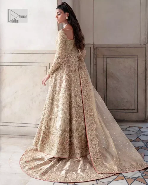 Ooze beauty and elegance in this simple yet amazing ensemble. This walima outfit in the off-white colour is a  magnificent