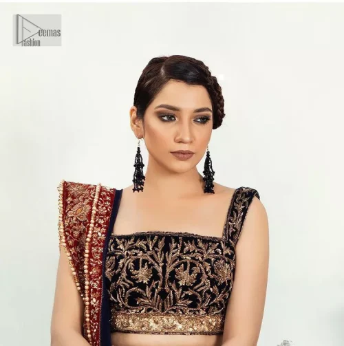 DeemasFashion presents this Party outfit which is an embellished masterpiece that wins everyone's hearts at the very first glance with