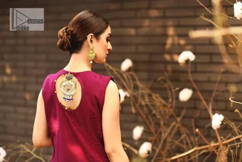 Sumptuously burgundy! This alluring outfit is surely any girl’s dream. DeemasFashion presents the three-piece outfit to make your event super