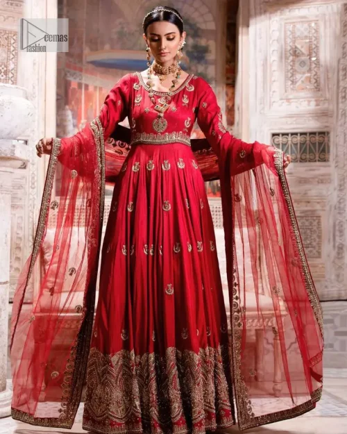 The traditional style is the new thing in the market. The stunning pishwas in the deep red shade is an