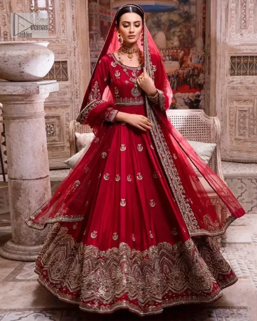 The traditional style is the new thing in the market. The stunning pishwas in the deep red shade is an