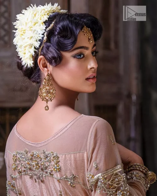 Wrap yourself in stunning style on your Big day. This tea-pink maxi dupatta is a stunning attire to wear at