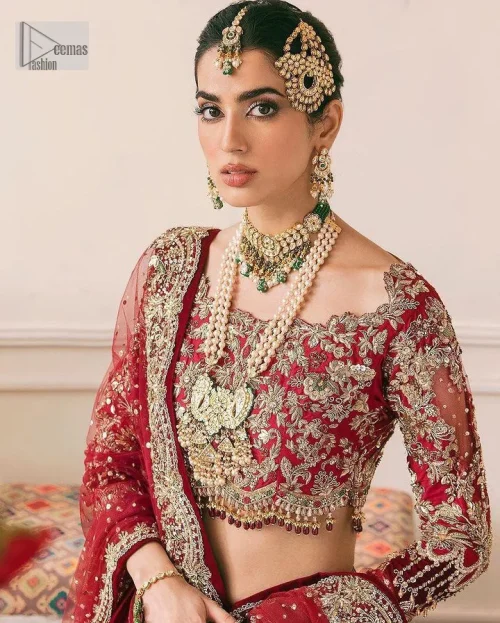 The beauty of this ensemble is mirrored in the romantic colour palette! The blouse is in a dark red shade