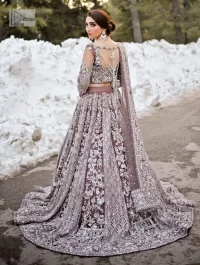 Make a lasting impression with this opulent attire, tailored to perfection for your Walima celebration.