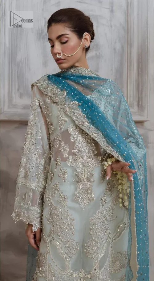 It’s bright, it's bold, it’s crosshatch. DeemasFashion presents the soft green and teal blue combo party outfit. The long shirt