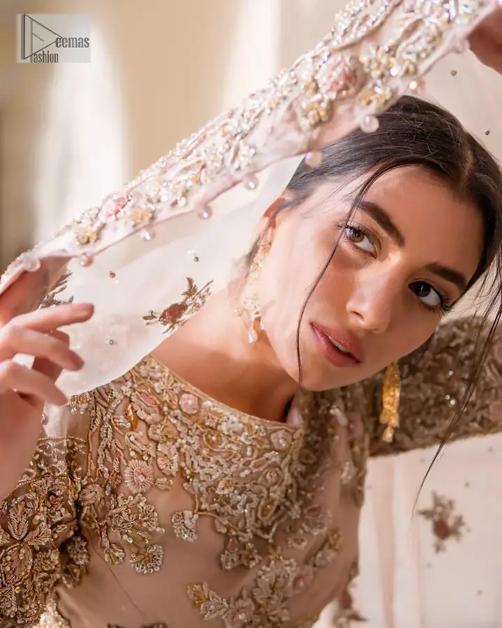 It features a softgalm-inspired look that redefines elegance. An elegant rhyme to tradition, the attractive and beautiful walima wear lehnga