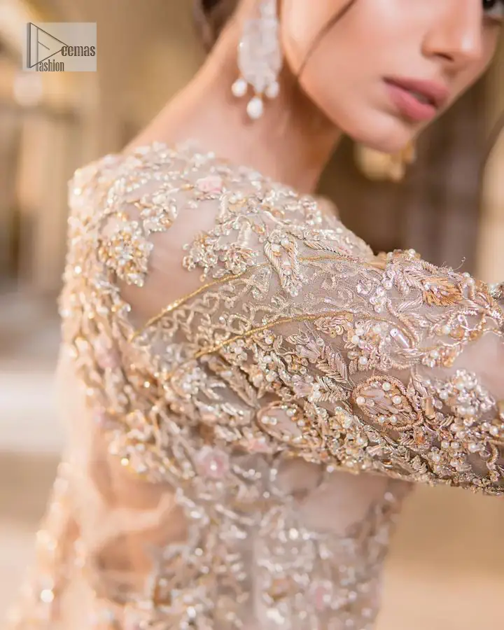 It features a softgalm-inspired look that redefines elegance. An elegant rhyme to tradition, the attractive and beautiful walima wear lehnga