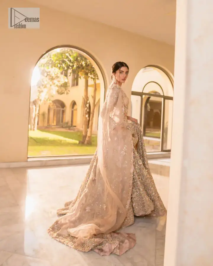 It features a softgalm-inspired look that redefines elegance. An elegant rhyme to tradition, the attractive and beautiful walima wear lehnga