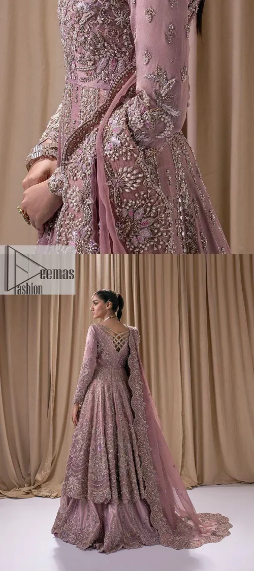 Stand out and stay pink with this nikah wear! The delightful article in pink colour is a traditional masterpiece that