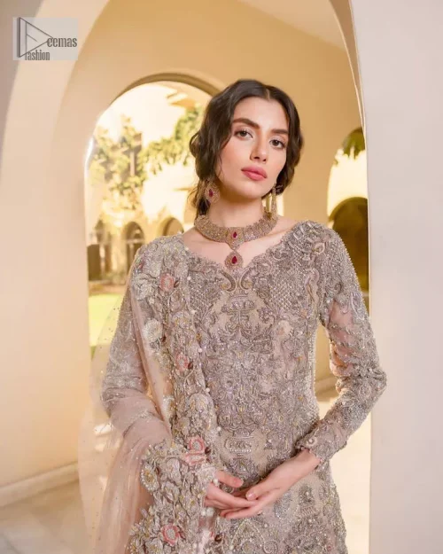 Let your nikah outfit do the talking.  An elegant rhyme to tradition, this short shirt and lehenga create aesthetical magic