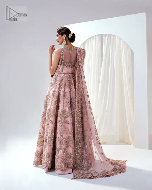 Matching embellishments are here to stay. The attractive tea pink nikah article is a stunning attire adorned with tilla, dabka,