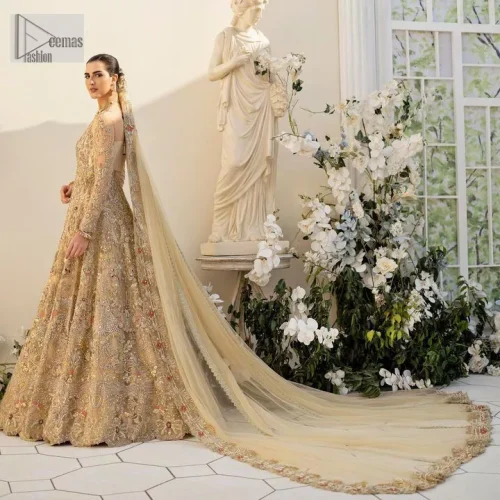 Make a statement wherever you go with a great selection of fawn colours just for you! A beautiful fawn scalloped