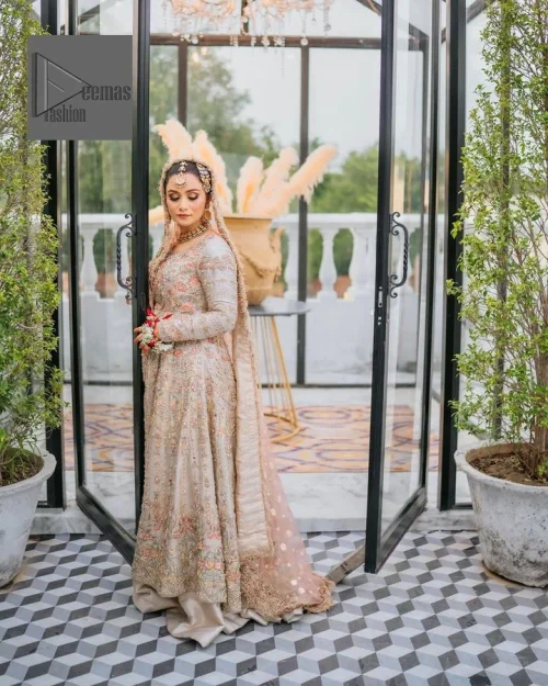 The round neckline is fully embellished with tilla, dabka, kora, Kundan, and pearls, giving it a magical look. The full-sleeved