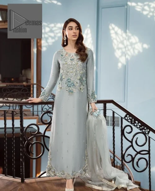 Timeless details that add an extra edge to your looks! Deemas Fashion presents this Party outfit, an embellished masterpiece that