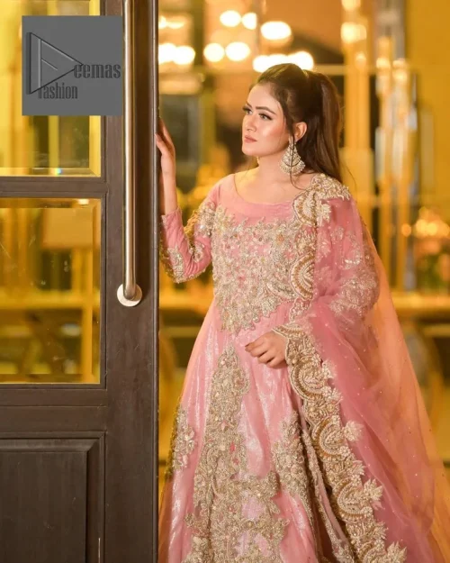 DeemasFashion presents this wedding outfit which is an embellished masterpiece that wins everyone’s hearts at the very first glance with