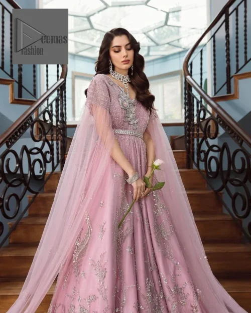 DeemasFashion presents this wedding outfit which is an embellished masterpiece that wins everyone’s hearts at the very first glance with