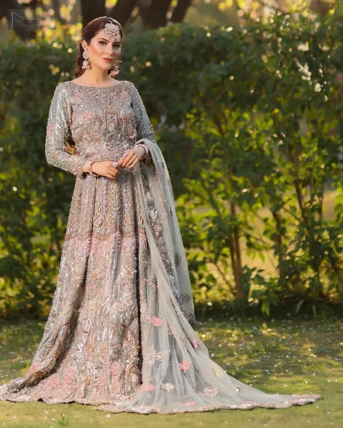 The lehenga flows gracefully, tailored from pure tissue fabric for a dreamy silhouette ornamented with silver and dark antique shades