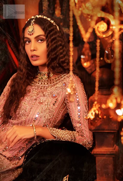 Crafted from luxurious pure tissue silk, the flowing palazzo pants add a modern flair to this classic ensemble.